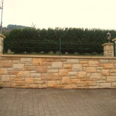 Muro en piedra natural en Bizkaia